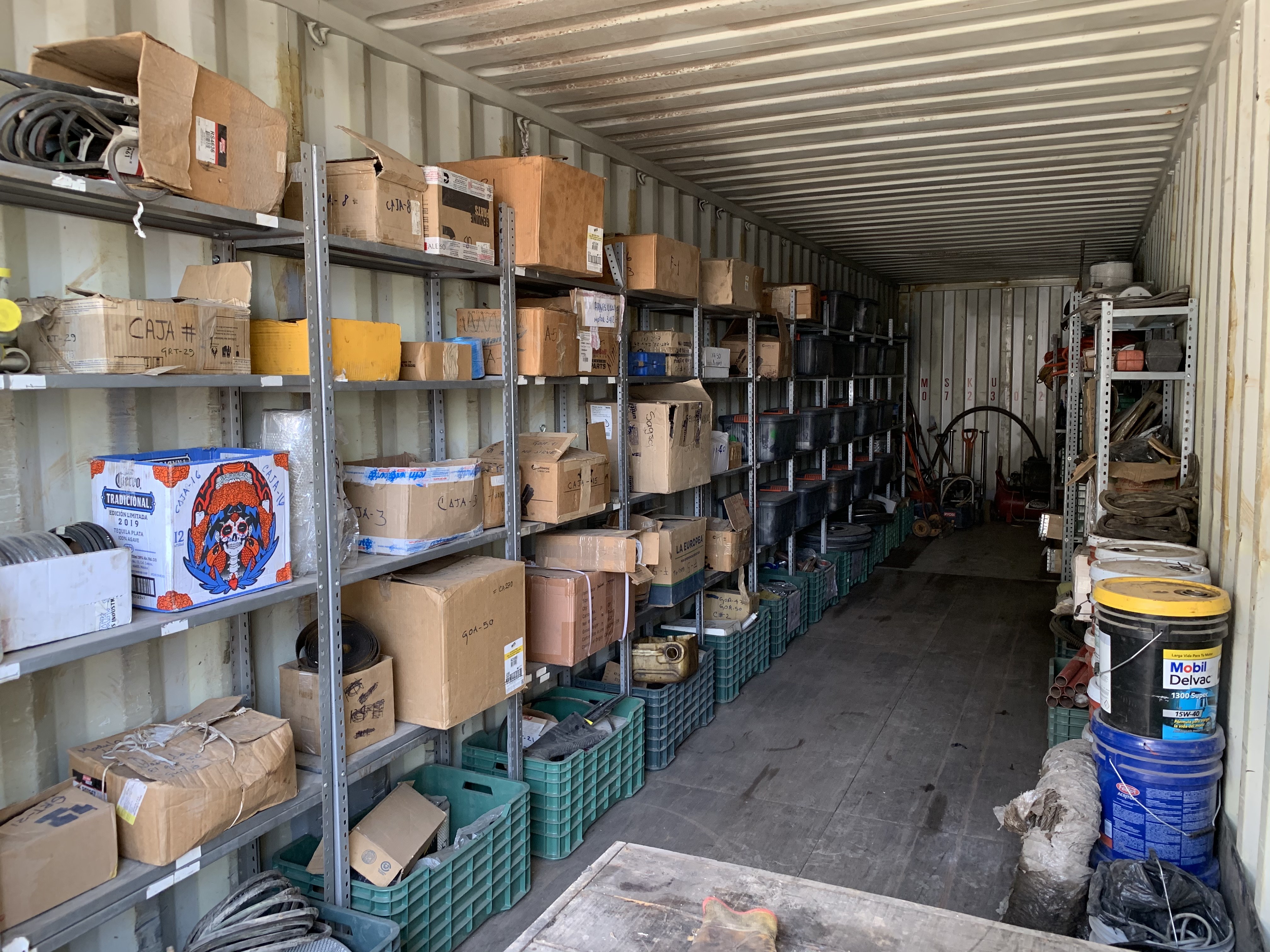 Almacén de refacciones catalogado de Grupo GTC en contenedor, patio Texcoco